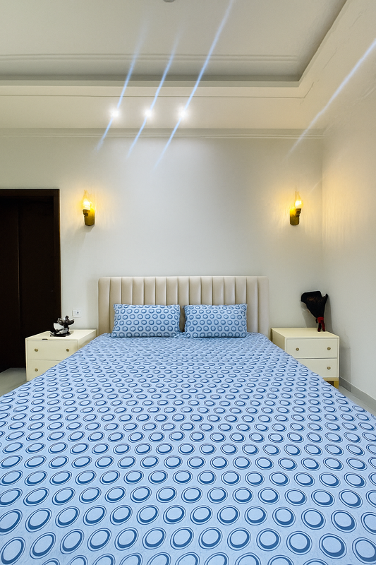 Modern Blue & White Circle Pattern Bedsheet Set